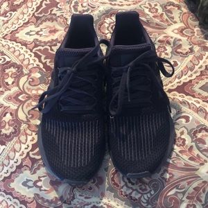 EUC women’s Adidas Swift sneakers size 7